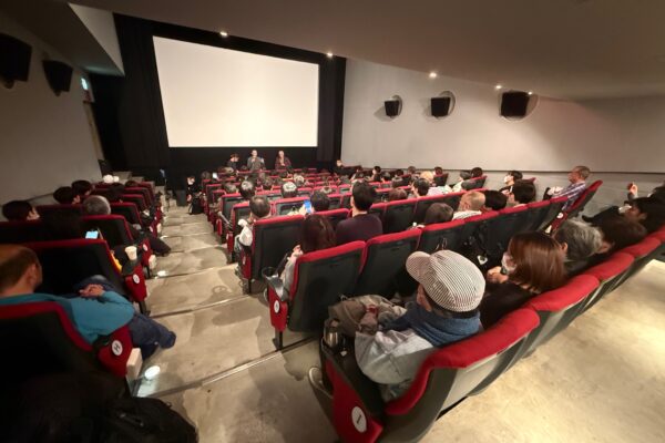 「分かち合うことが平和への歩みだと強く感じた」映画『ホールディング・リアット』感想