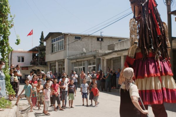 2月2日(月)発売!映画『ザ・ウォーク ~少女アマル、8000キロの旅~』教育機関用DVD予約受付開始!